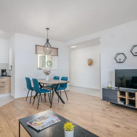 Nevera 1 * فربنيك